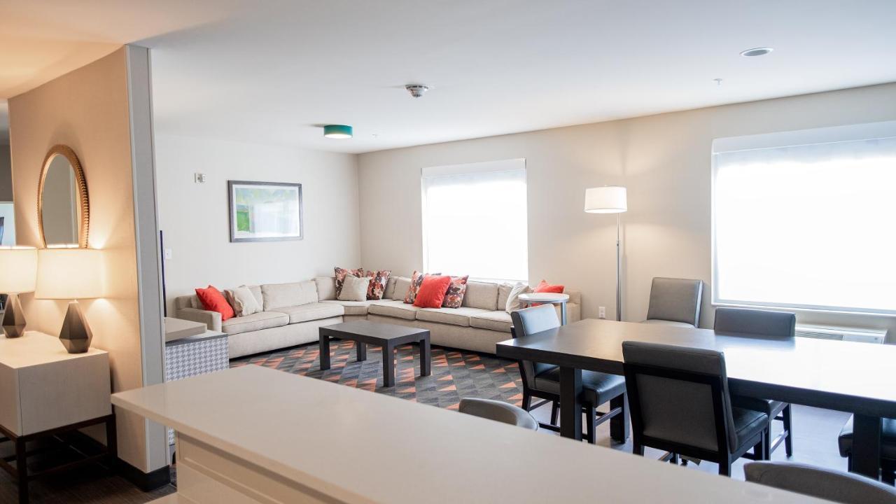 Holiday Inn & Suites Philadelphia W - Drexel Hill By Ihg Buitenkant foto