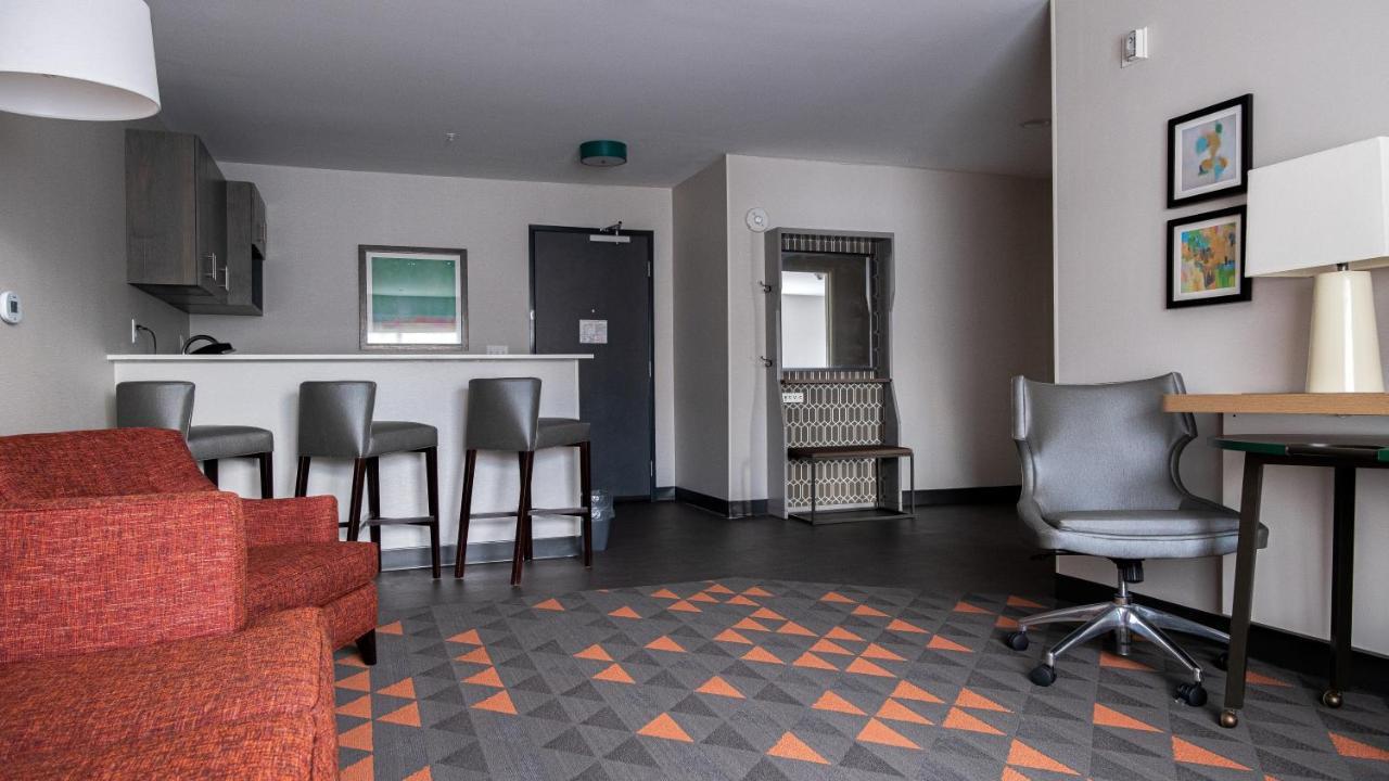Holiday Inn & Suites Philadelphia W - Drexel Hill By Ihg Buitenkant foto